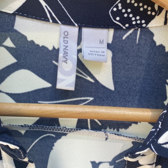 Old Navy dress with navy and white floral print size medium. - Picture 4 of 8